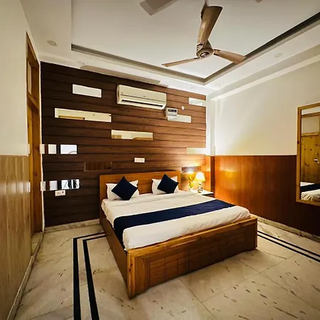 Divine Inn Hotel Rajouri Garden New Delhi Exterior photo