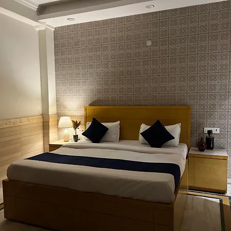 Divine Inn Hotel Rajouri Garden New Delhi Exterior photo
