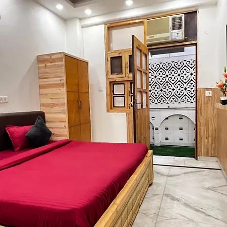 Divine Inn Hotel Rajouri Garden New Delhi Exterior photo