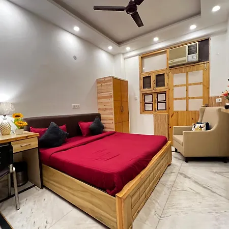 Divine Inn Hotel Rajouri Garden New Delhi Exterior photo