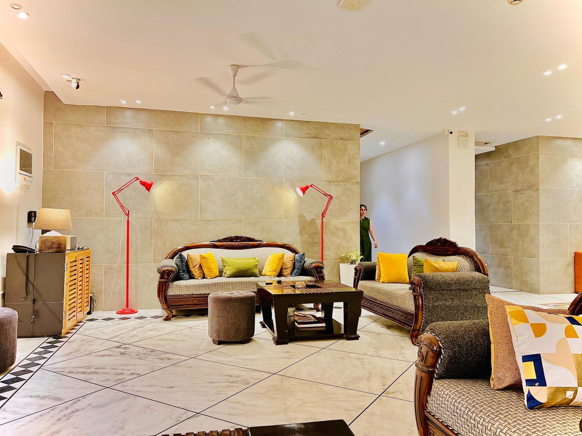 Hotel Divine Rajouri Garden New Delhi