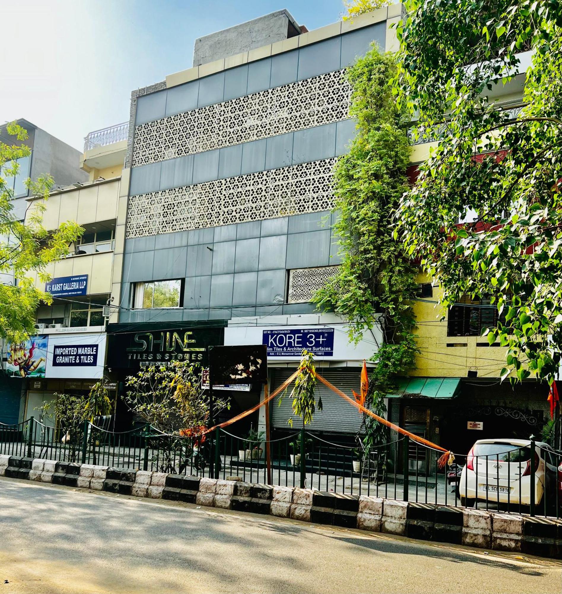 Hotel Divine Rajouri Garden New Delhi