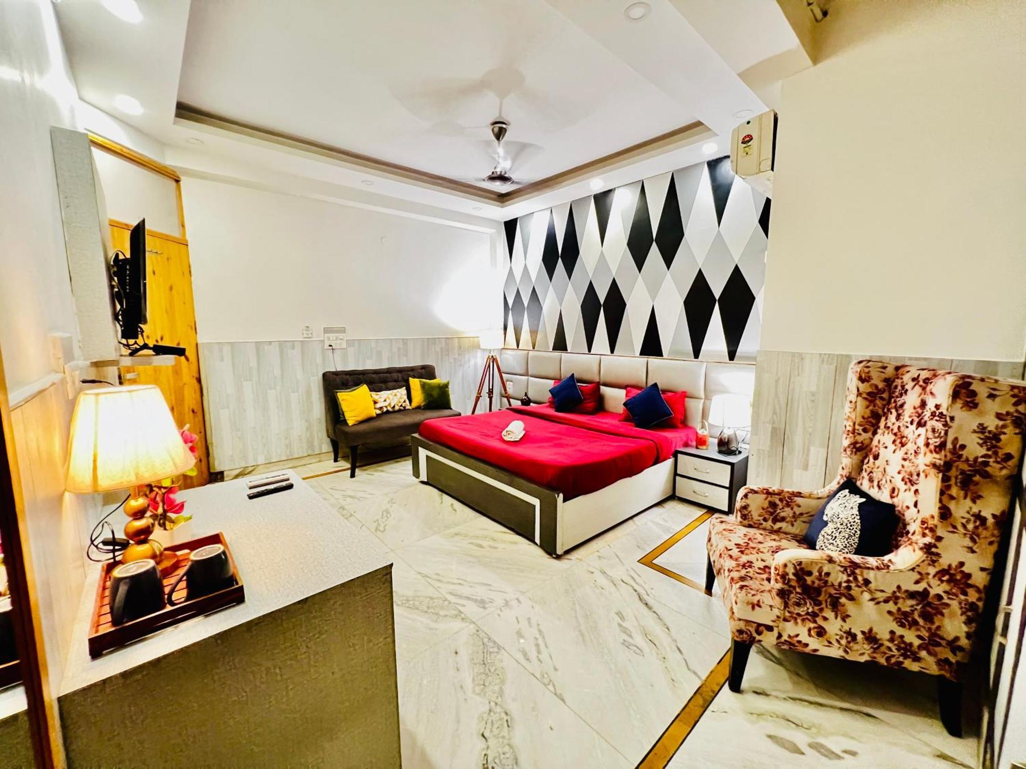Divine Rajouri Garden Hotel