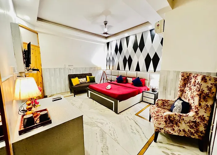 Divine Inn Hotel Rajouri Garden